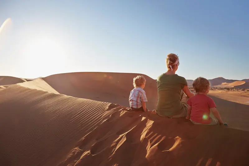 Vacaciones en familia en Marruecos – Trayectos cortos, paseos en camello, un campamento en el desierto y riads con piscina.