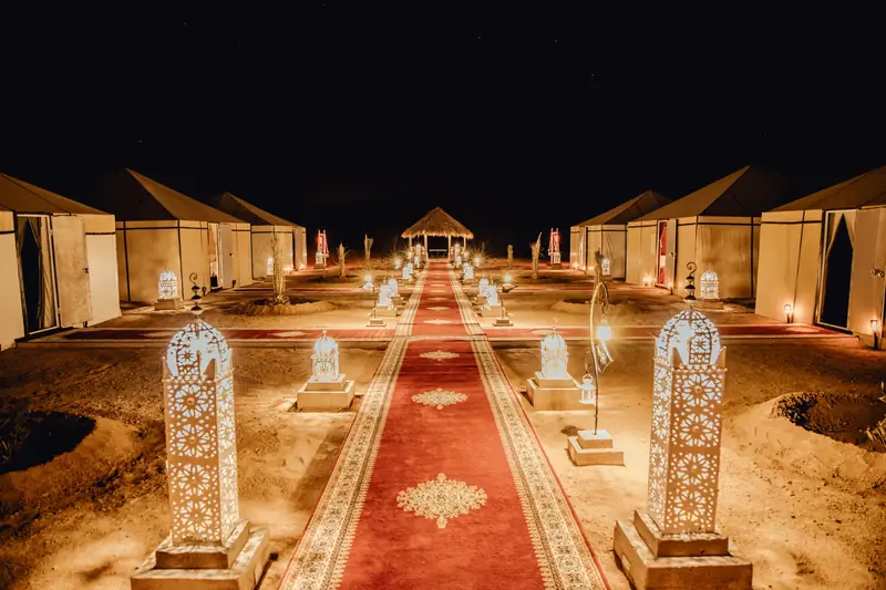 Viaje de lujo al desierto del Sahara – Campamentos premium con baño privado, riads boutique y un chef privado en las dunas.